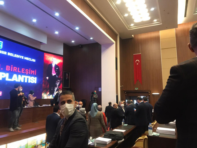 Ankara Belediyesi Meclisi'nde gergin anlar! Mansur Yavaş meclis üyelerini konuşturmadı - Resim: 0