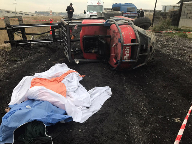Denizli'de 2 çocuk babası işçi devrilen forkliftin altında kalarak hayatını kaybetti - Resim: 0