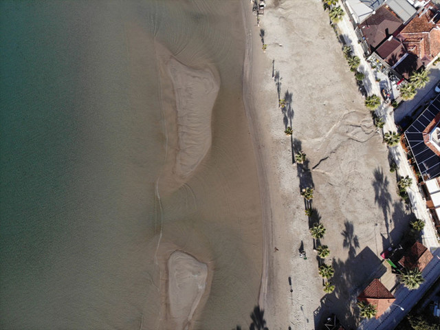 Muğla'da deniz suyu 20 metre çekildi - Resim: 1