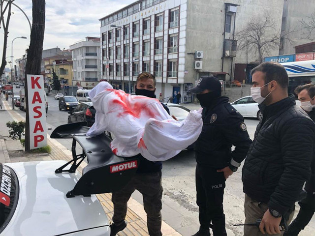 Esenyurt'ta kanlı kefenli araç görenleri şoke etti - Resim: 0