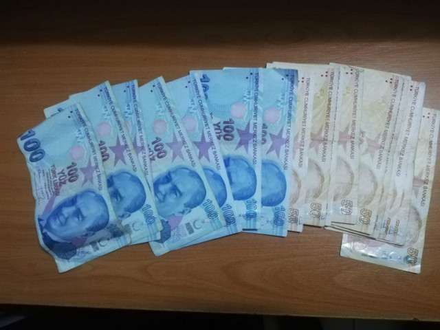 İzmir'de kısıtlamada kumar partisine polisten baskın - Resim: 0