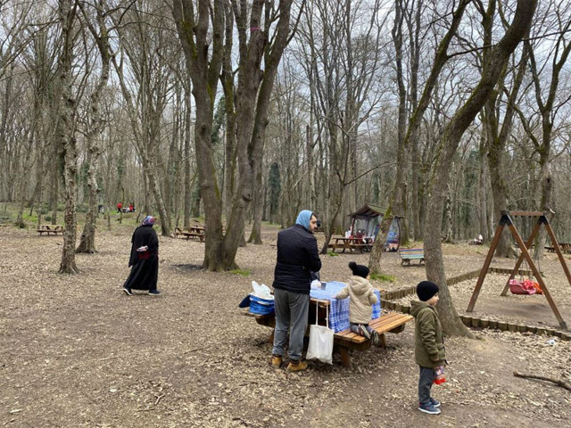 Kısıtlama sonrası ilk cumartesi İstanbul'da trafik yoğunluğu yüzde 78'e ulaştı - Resim: 3