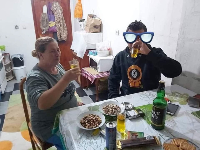 CHP'nin tanıttığı 'fakir' kadın viskici çıktı Ahmet Hakan CHP'yi topa tutttu - Resim: 0