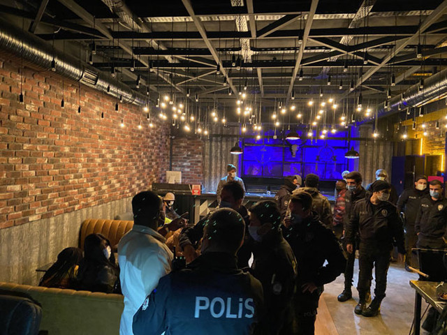 Esenyurt'ta Afrikalıların korona partisine polis baskını: Eğlendik yalan yok - Resim: 0