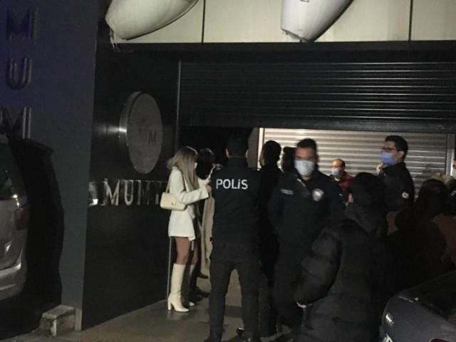 Şişli'de eğlence mekanına koronavirüs baskını! Muhabirlere saldırdılar - Resim: 4