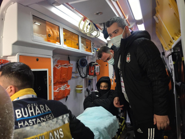 BB Erzurumspor maçında sakatlanan Beşiktaşlı Cenk Tosun sezonu kapattı - Resim: 0