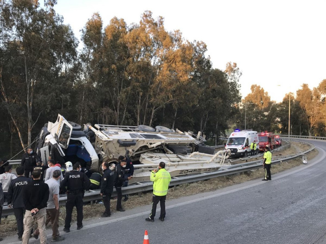 Aydın'da beton mikseri devrildi: 1 ölü,1 yaralı - Resim: 0