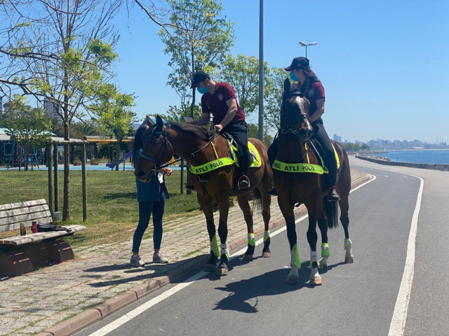 İstanbul'da atlı polislerden bayram denetimi - Resim: 0