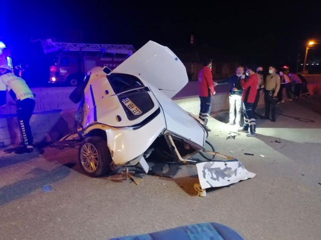 Aksaray'da feci kaza! Hurdaya dönen anaçtan fırlayarak 7 metre aşağı düştü - Resim: 0