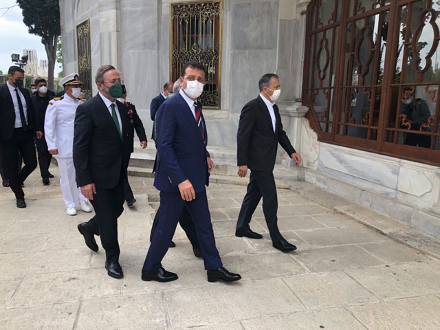 Vali Yerlikaya ile İBB Başkanı İmamoğlu Fatih Sultan Mehmet Türbesi'nde anmaya katıldı - Resim: 0