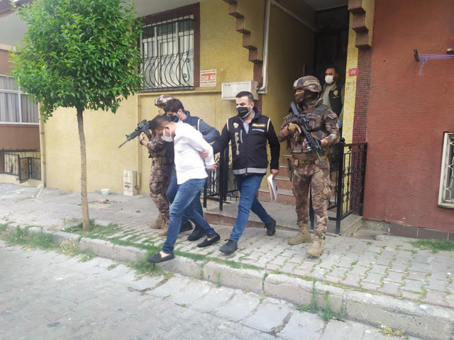 "Karagümrük çetesi" olarak bilinen suç örgütüne İstanbul merkezli operasyon! 53 adrese baskın yapıldı - Resim: 0