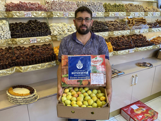 İmamoğlu'nun 'gariban' dediği vatandaştan tepki: Hediye kayısı gönderiyor - Resim: 0