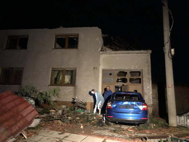 Çekya'da kasırga felaketi! Bir bölge yerle bir oldu: 150 yaralı var Türk şoför ameliyat edildi - Resim: 1