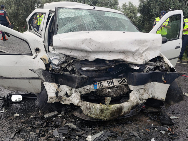 Bursa'da katliam gibi kaza 4 ölü 5 yaralı - Resim: 0