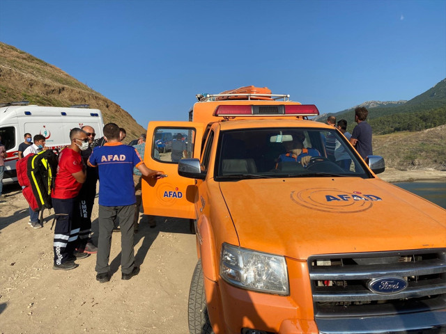 Amasya'da baraj gölünde kaybolan aynı aileden 5 kişi için arama çalışması başlatıldı - Resim: 0