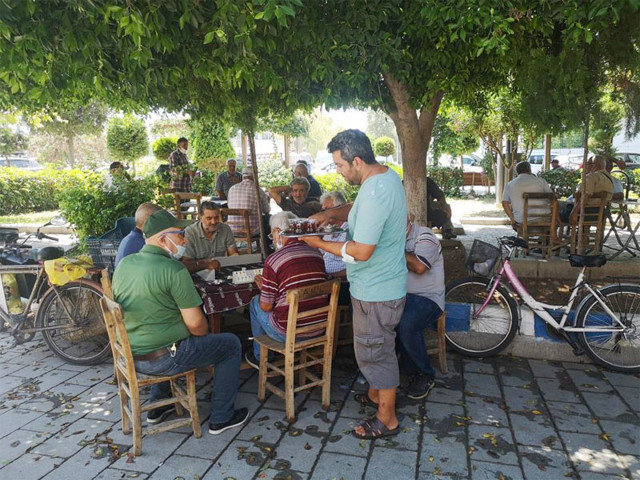 Mersin’de kahveci çay ver deyince 3 TL, kibarca isteyince 1.75 TL alıyor - Resim: 0