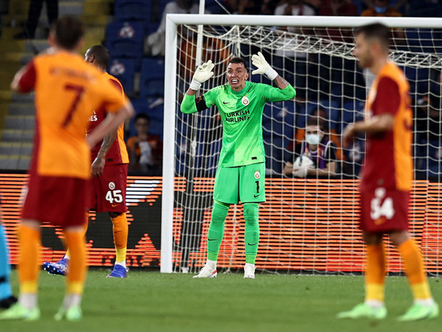 PSV Eindhoven'e elenen Galatasaray yoluna Avrupa Ligi'nde devam edecek - Resim: 0