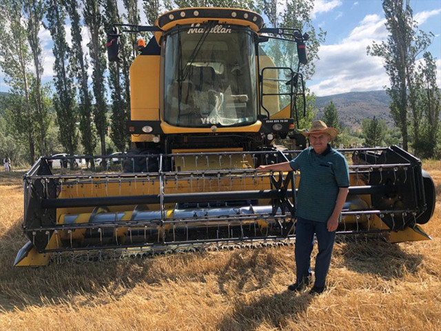 AK Parti Genel Başkanvekili Binali Yıldırım biçerdöver ile hasat yaptı - Resim: 1