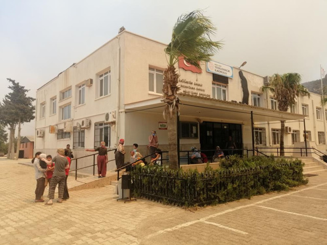 Silifke'de evlerinden tahliye edilenler okullara yerleştiriliyor! Herkesin gözü yaşlı - Resim: 0