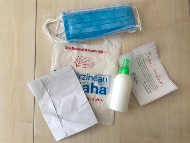 CHP'li Beşiktaş Belediye Başkanı Rıza Akpolat’tan gazetecilere zarf içerisinde 500 TL - Resim: 0