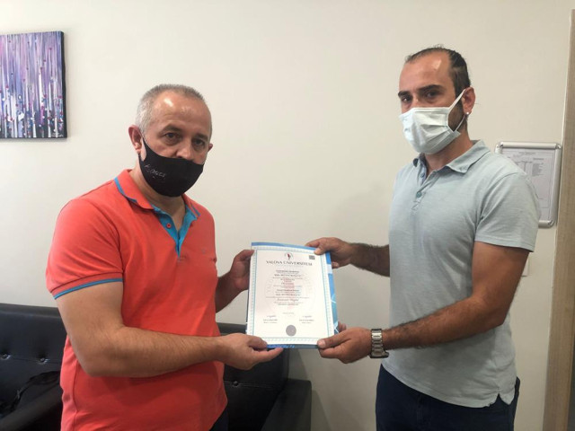 Bir babanın uzaklara dalıp gittiği an - Resim: 0