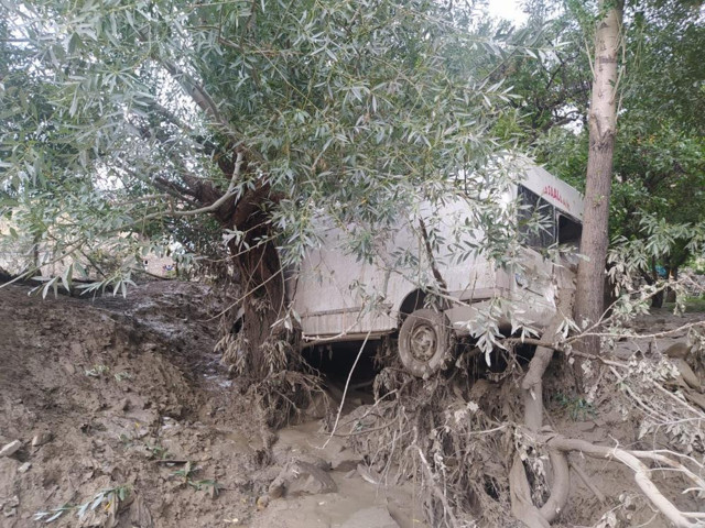 Van Başkale'de sel felaketi! Onlarca yapı yıkıldı bir kadın son anda kurtarıldı - Resim: 2