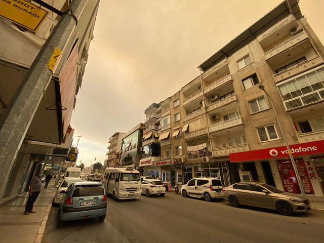 İzmir'de tedirgin eden görüntü sabah uyandıklarında gökyüzüne bakanlar şoke oldu - Resim: 0