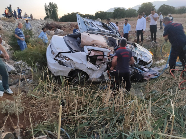 Malatya Çığlık Mahallesi mevkiinde kaza! Otomobiller çarpıştı: 1 ölü 2 ağır yaralı var - Resim: 0