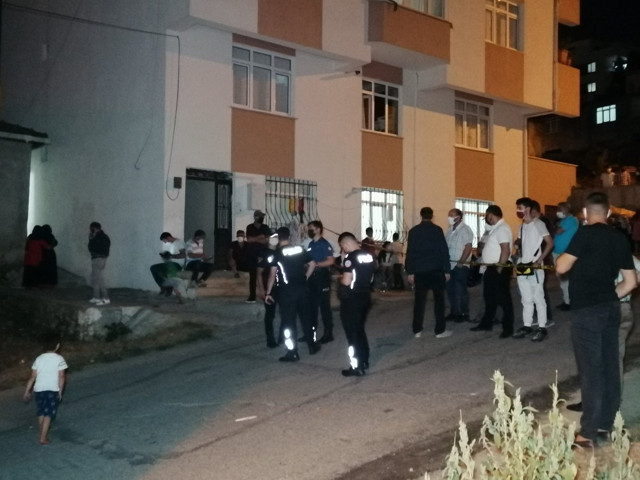 Kocaeli'de 6 çocuk annesi evinde ölü bulundu - Resim: 1