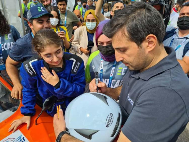 Bir ilk oldu! Selçuk Bayraktar, liselilerin ürettiği elektrikli araçları tek tek inceledi - Resim: 1