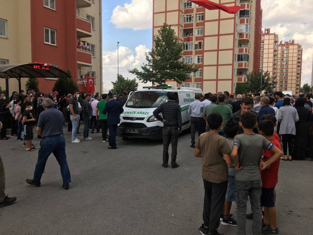Kayseri'ye şehit ateşi düştü! Şehit Uzman Çavuş Mücahit Sınırtepe son kez baba ocağında - Resim: 1