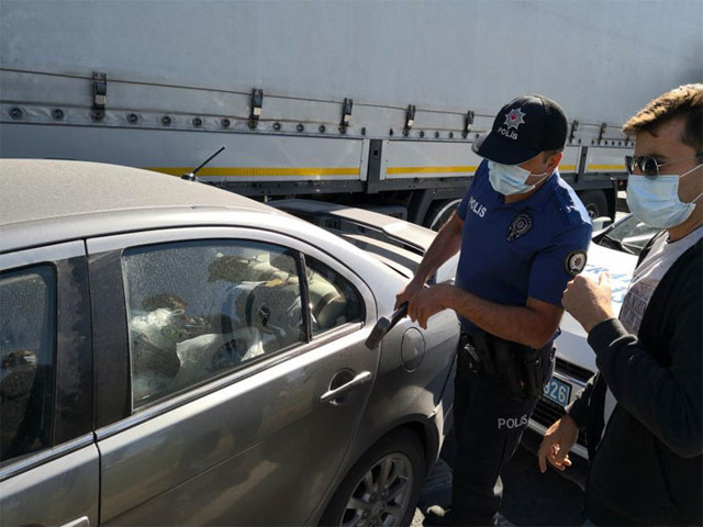 Aksaray'da radara giren sürücü dur ihtarına uymadı ortalığı birbirine kattı - Resim: 1