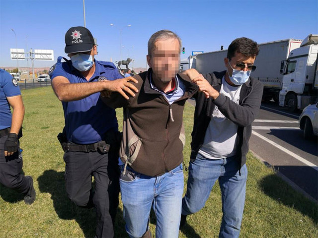 Aksaray'da radara giren sürücü dur ihtarına uymadı ortalığı birbirine kattı - Resim: 0