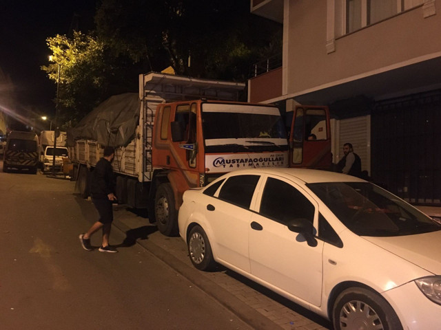 İstanbul'da freni boşalan kamyon 8 araca çarptı! Şoförü piknik tüpüyle dövüldü - Resim: 0