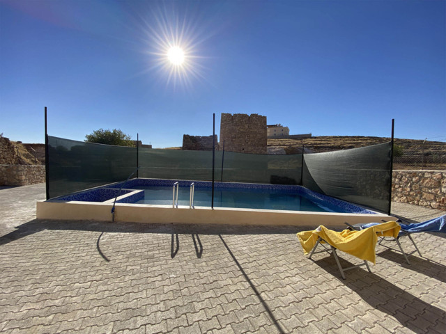 Dünyaca tanınan Süryani rahibe 36 yıl sonra köyüne döndü yüzme havuzu yaptırdı - Resim: 0