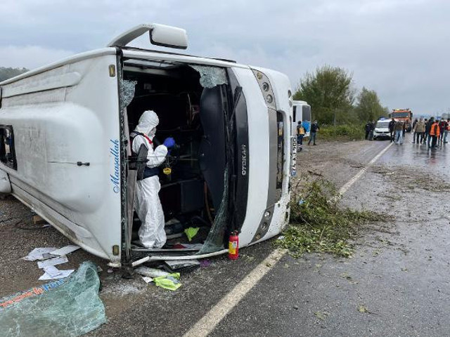 Bartın'da MHP toplantısına giden yolcu otobüsü devrildi! Ölü ve yaralılar var - Resim: 0