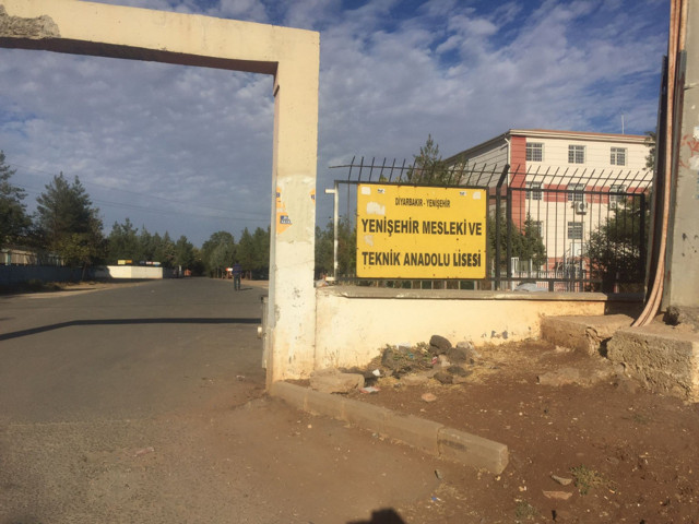 Diyarbakır'da parasızlıktan forma alamadı diye okula alınmadı! Okul müdürü formasızlar dışarı diye kovmuş - Resim: 0