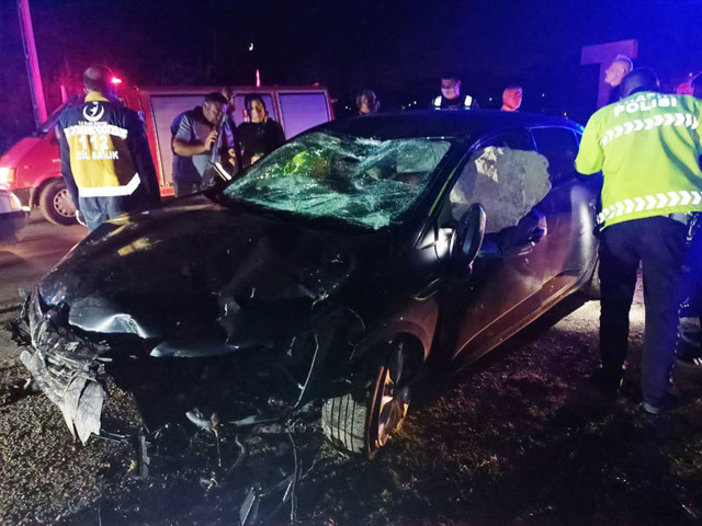 Tokat'ta korkunç kaza! Kaya parçası cama saplandı - Resim: 0