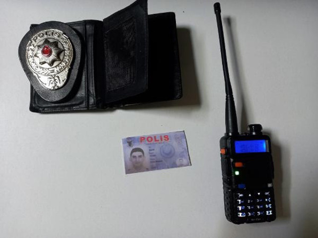 Sahte polis kimliği, rozet ve telsizle 'narkotik uygulaması' yaptılar - Resim: 1