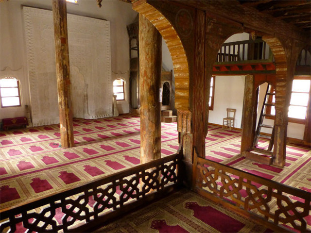 Hiç çivi kullanılmadan yapılan 655 yıllık Mahmutbey Camisi'ne güzel haber - Resim: 0