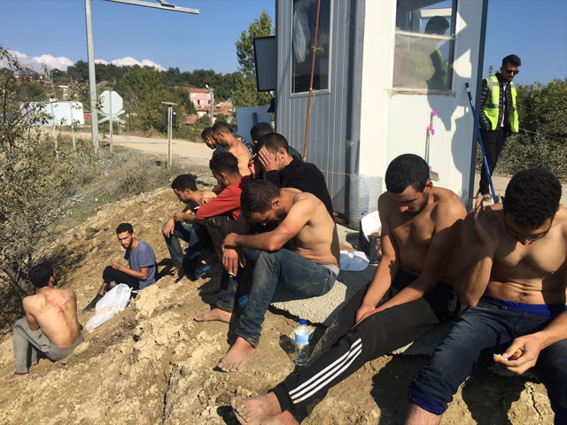 Yunan askerlerince darp edilen düzensiz göçmenler Edirne'de tedavi edildi - Resim: 0