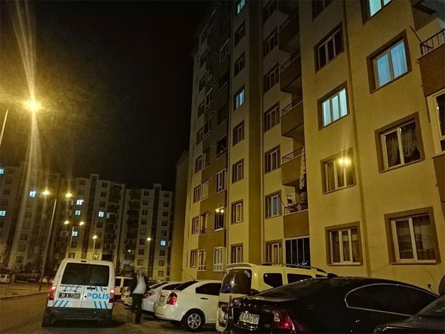 Kayseri'de eşinin şiddetinden kaçarken 3. kattan yere çakıldı - Resim: 0