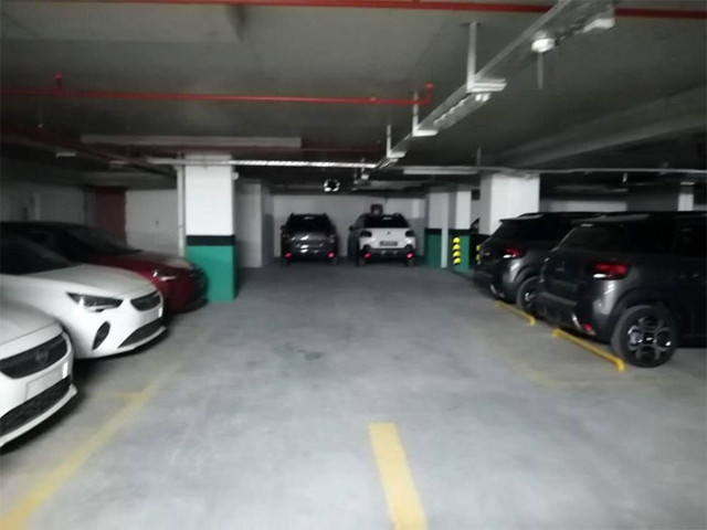 Sıfır arabalar rezidansların otoparklarında stoklandı site yönetiminden şoke eden cevap - Resim: 1