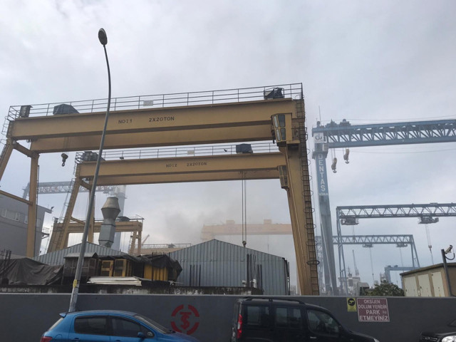 Tuzla tersanesinde gemi yangını Dumanlar yükseliyor - Resim: 0