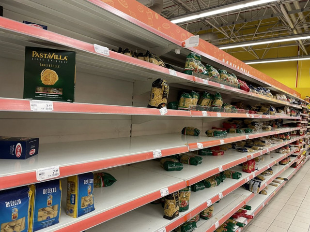 Edirne'ye akın eden Bulgarlar market ve eczane raflarını boşalttı - Resim: 0