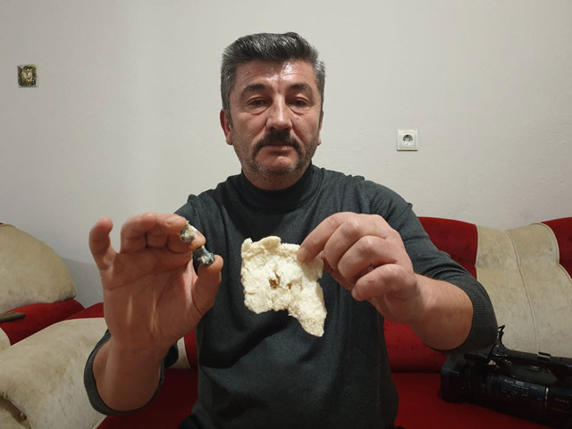 Ekmeğin içinden çıkanı görünce şok oldu! 2 yıllık ekmeğini bedava verilim şikayet etme - Resim: 0