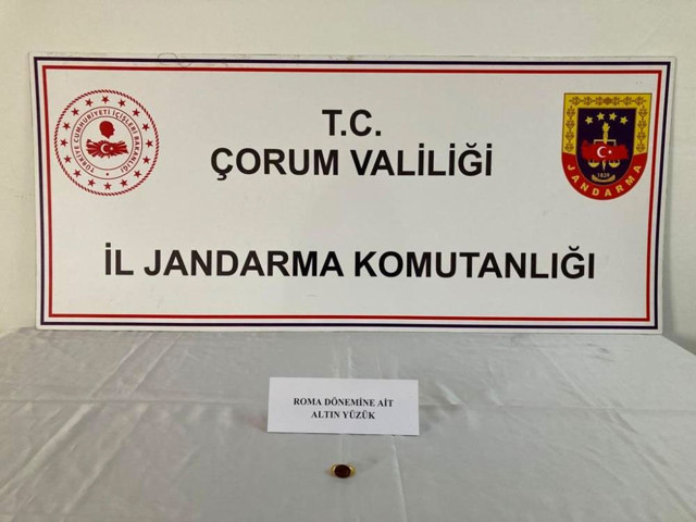 Çorum'da film gibi operasyon! 1500 yıllık altın yüzük ele geçirildi - Resim: 0