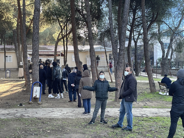 İstanbul'daki hastanelerde Omicron yoğunluğu! Bilim Kurulu üyelerinden korkutan açıklama - Resim: 0