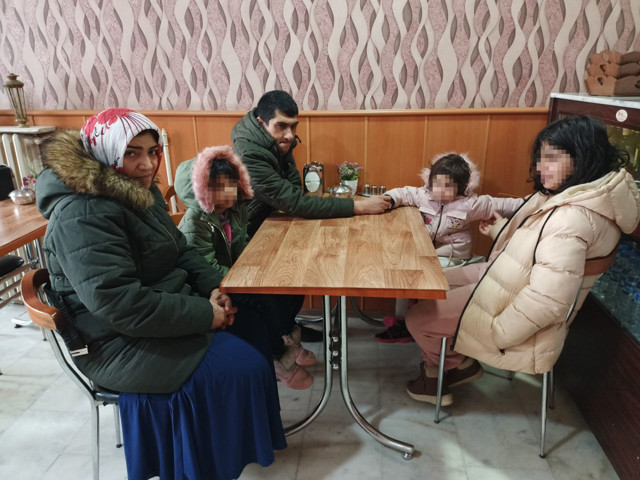 Yanlış kişiye gönderilen cinsel içerikli mesaj hayatlarını mahvetti! Dövülerek evden atıldılar - Resim: 0