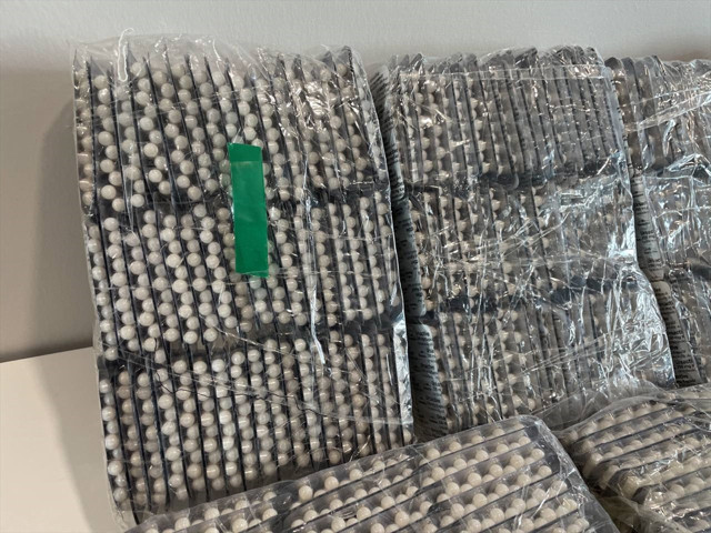 İstanbul Havalimanı'nda ilaç kaçakçılığı! Eczanede vatandaş bulamıyor 7 bin kutu kaçırılıyordu! - Resim: 1